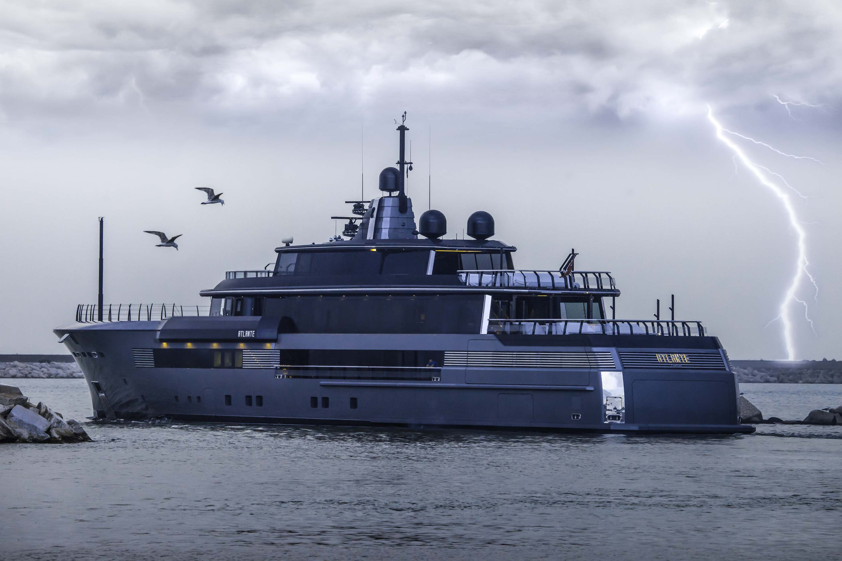 CRN DELIVERS THE NEW 55 M “ATLANTE” AND “EIGHT” 46 M, THE FIRST REFIT OF A CRN YACHT