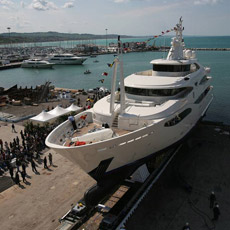 CRN launches the 57-mt mega-yacht "Romance"