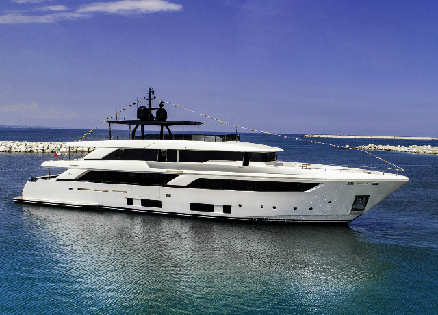 Varata la prima Navetta 42, la nuova ammiraglia di Custom Line