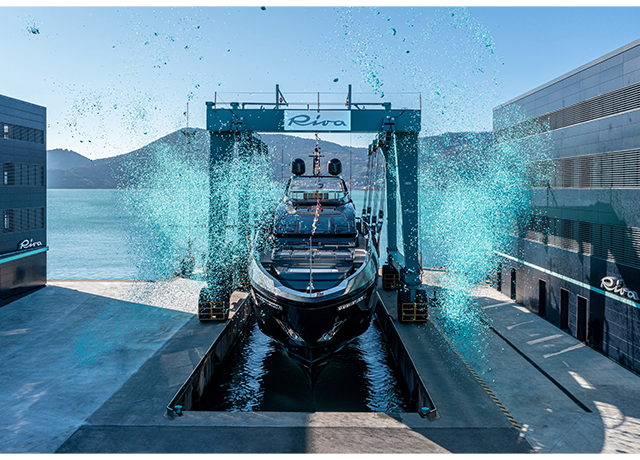 Riva 130’ Bellissima: scende in acqua la seconda volta ”l’ammiraglia” della flotta Riva.