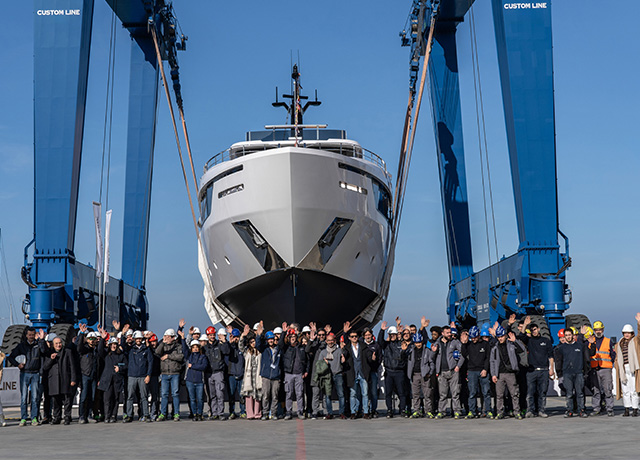 Custom Line Navetta 30, the top-selling epitome of timeless and made-to-measure elegance.